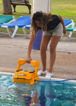 Dolphin Wave 100 Zwembadrobot -Kokido Verkoopwinkel dolphin wave 100 plaatsen in zwembad 1