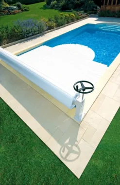 Manu Handmatig Oprolsysteem - Tot 3 Meter - Zand 5 Manu Handmatig Oprolsysteem - Tot 3 Meter - Zand -Kokido Verkoopwinkel manu ambiance 1